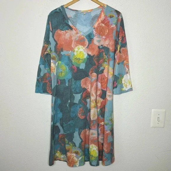 Soft Surroundings V-Neck 3/4 inch sleeves size large - Picture 1 of 3